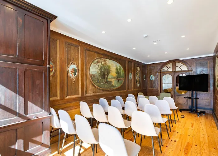 Lp Heritage Family Next To Cathedral By Se Lejlighed