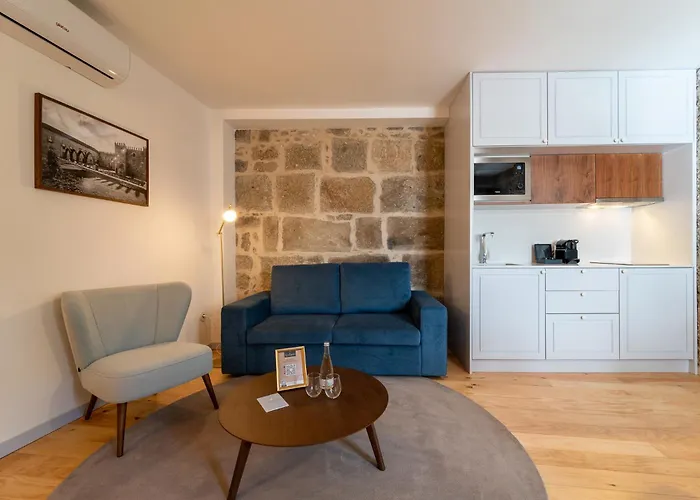 Lp Heritage Family Next To Cathedral By Se