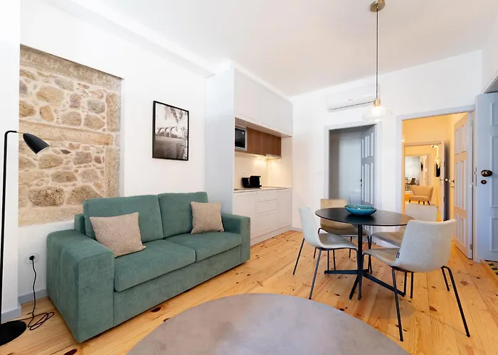 Lp Heritage Family Next To Cathedral By Se Lejlighed